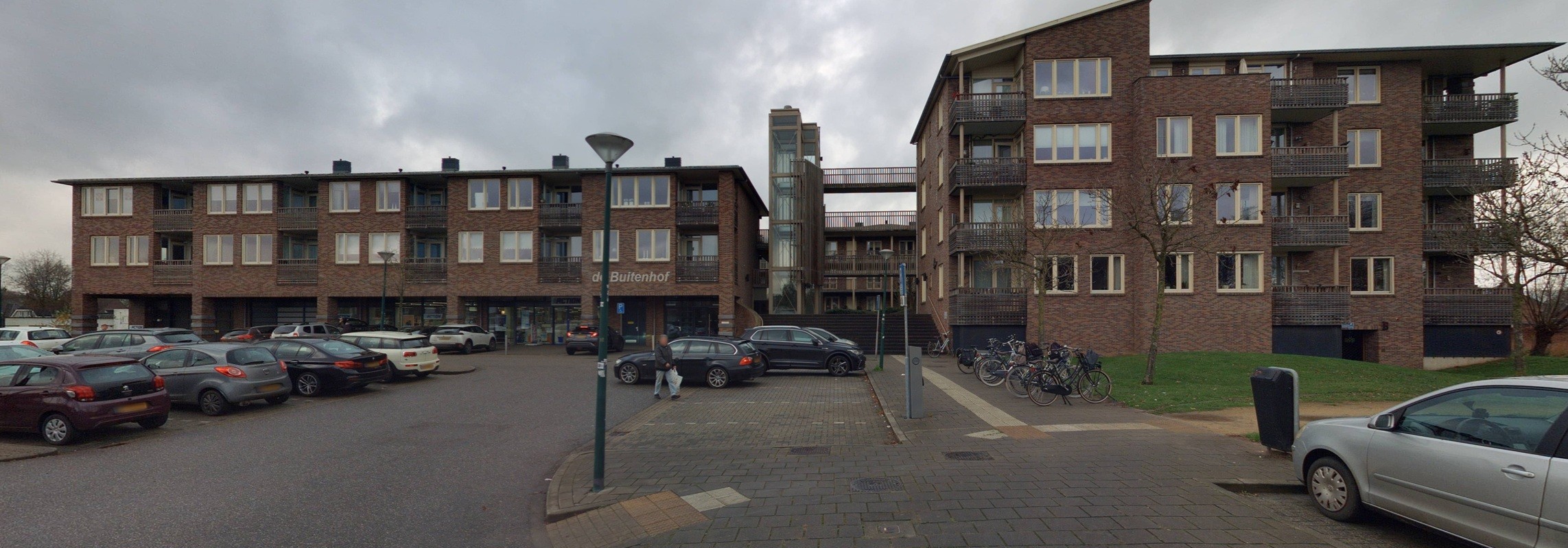 Pastoor van Den Hurkplein 17